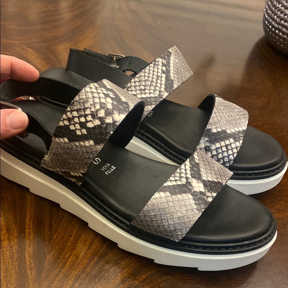 Ateliers Stylish Snake Print Sandals